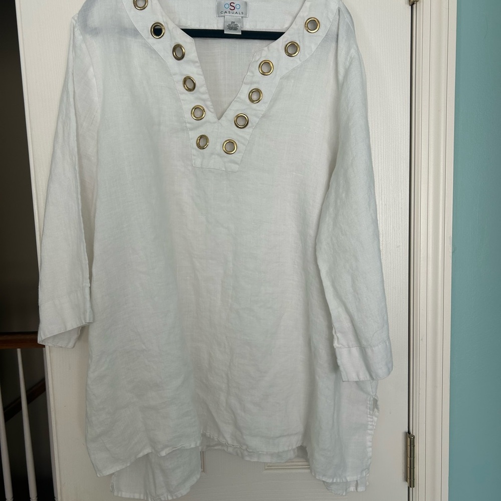 OSO Casuals - White Linen Grommet V-Neck Tunic. Size 2x